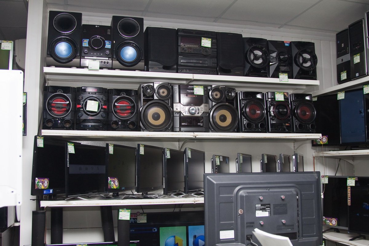 Магазин КомиSSионка на улице Ворошилова в Серпухове