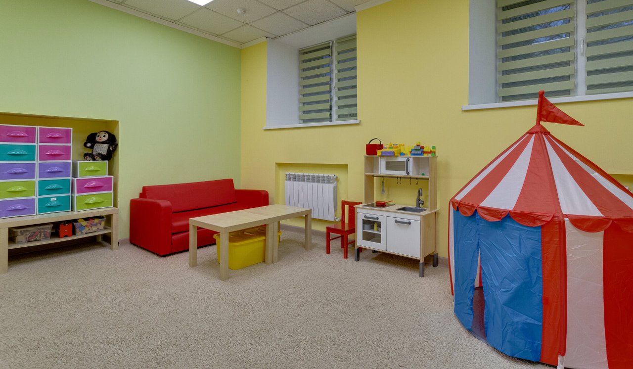 Детский клуб-студия Божья коровка на метро Новослободская 