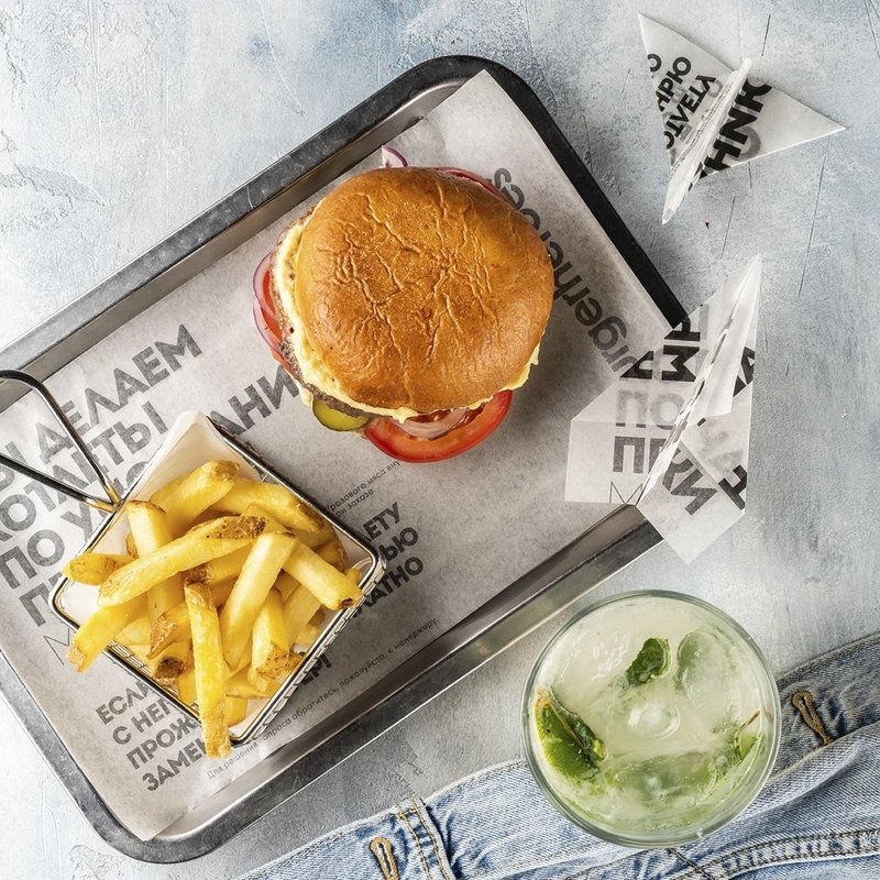 Сеть бургер-баров Burger Heroes на Пушкинской площади