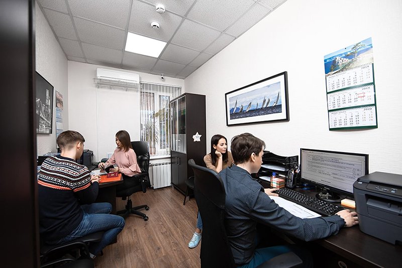 Компания Кастур на Трубной улице