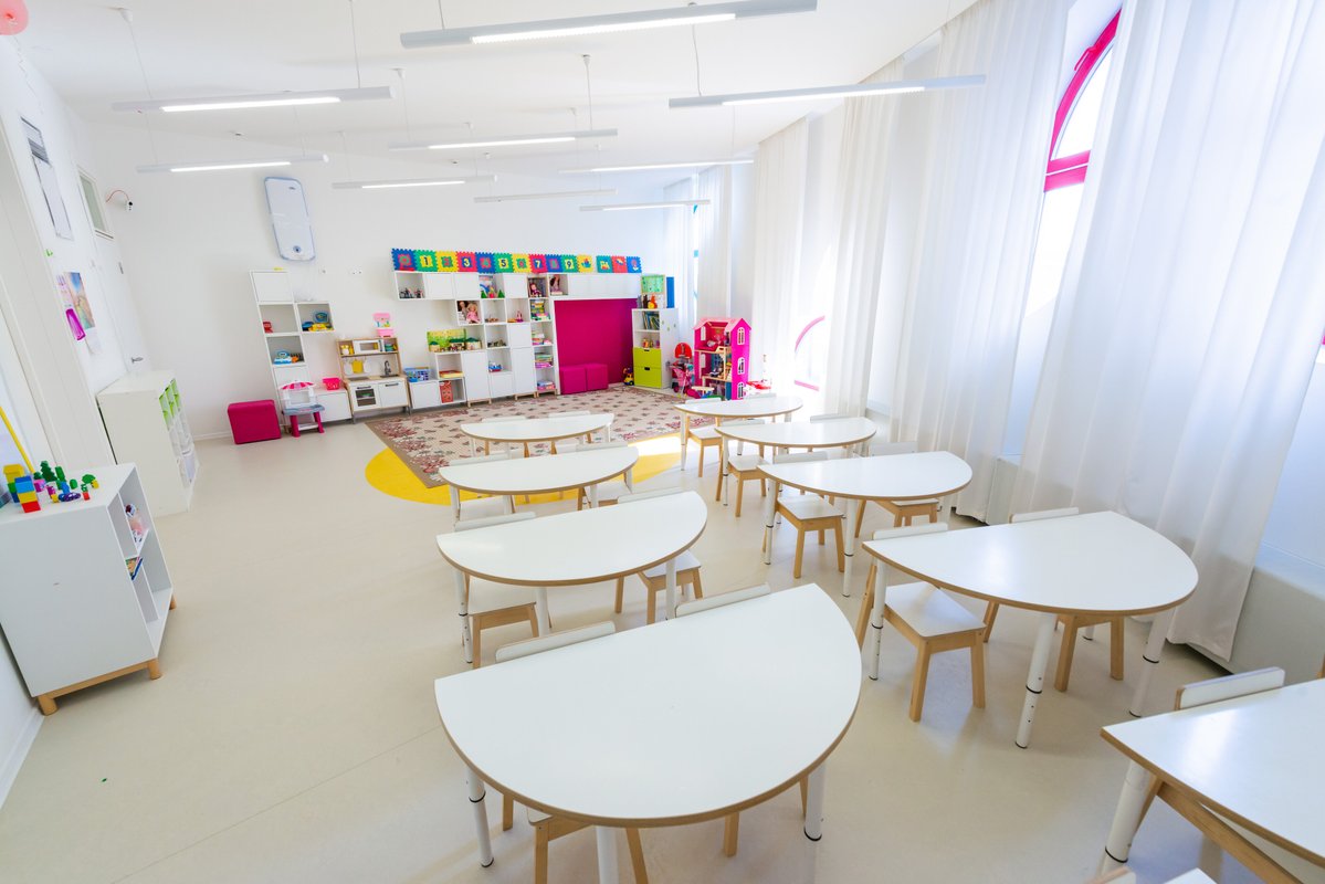 Школа-детский сад Светлые Горы на метро Улица Академика Янгеля 