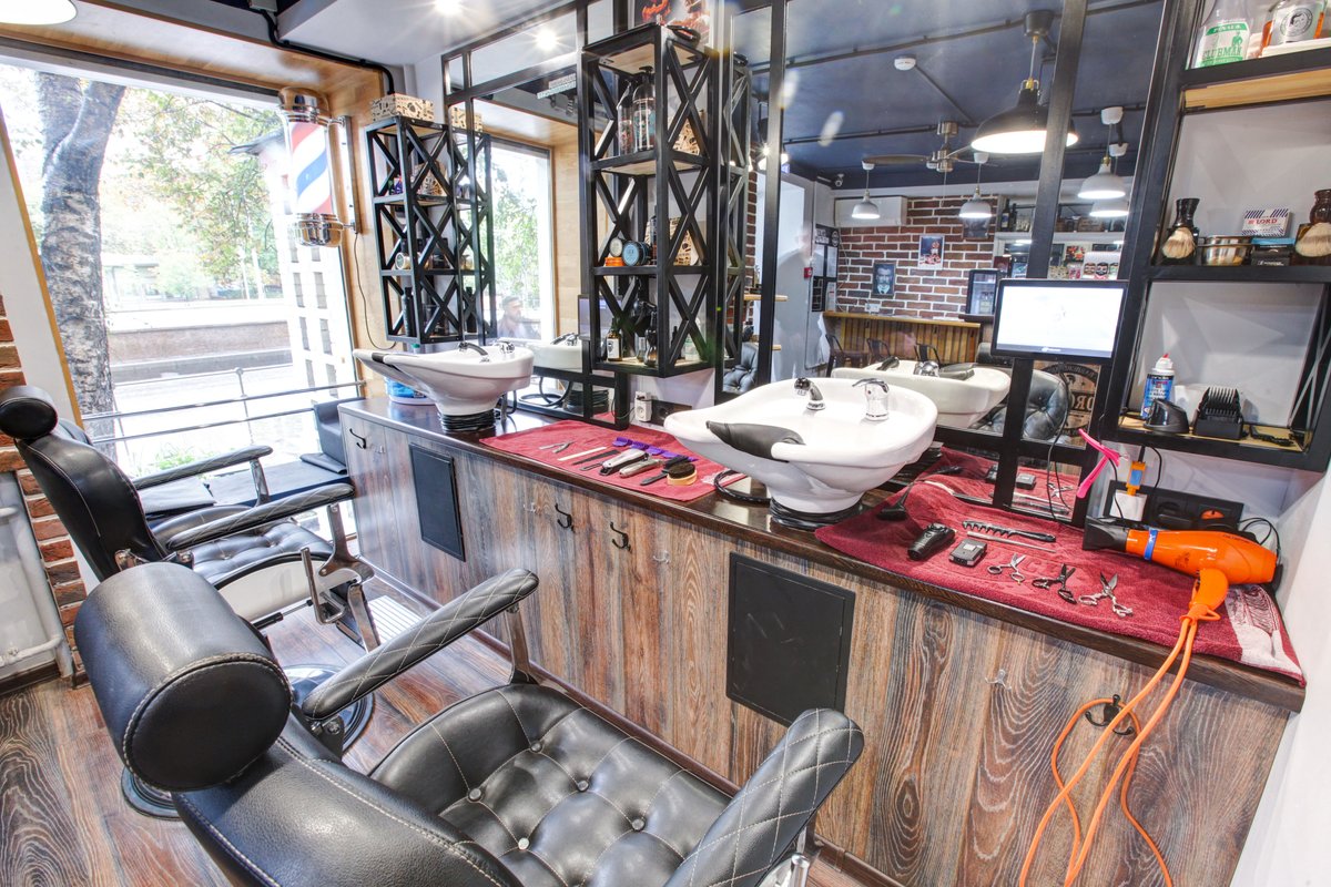 Барбершоп Borodach на метро Октябрьское поле 