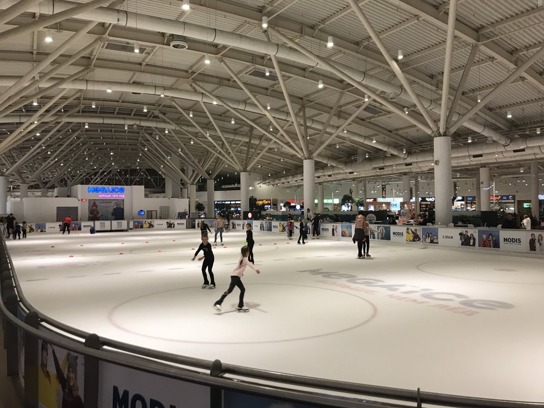 Каток Mega Ice в ТРЦ Авиапарк 