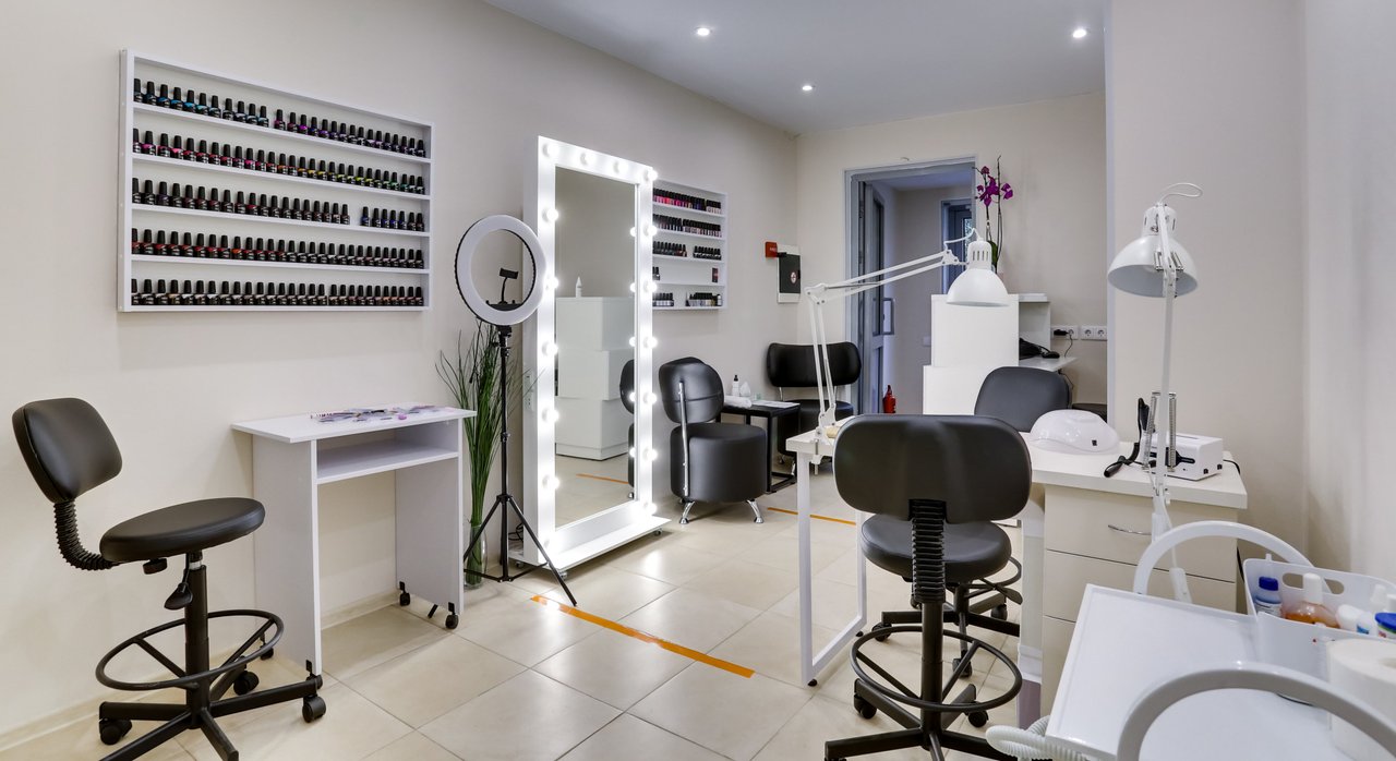 Ногтевая студия DEMURE NAIL на метро Академическая 