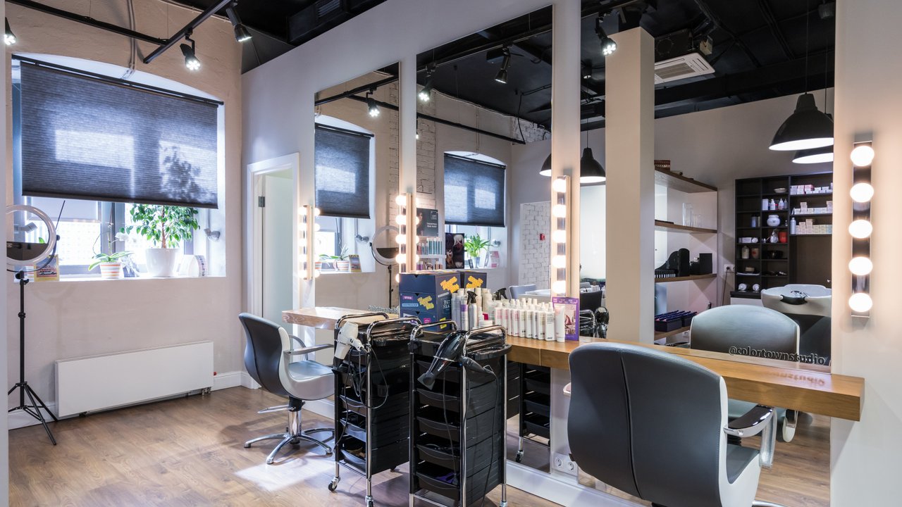 Салон красоты COLORTOWN на метро Менделеевская 