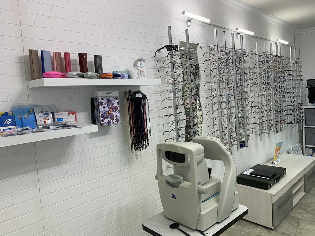 Оптика Оптибургъ на метро Отрадное 