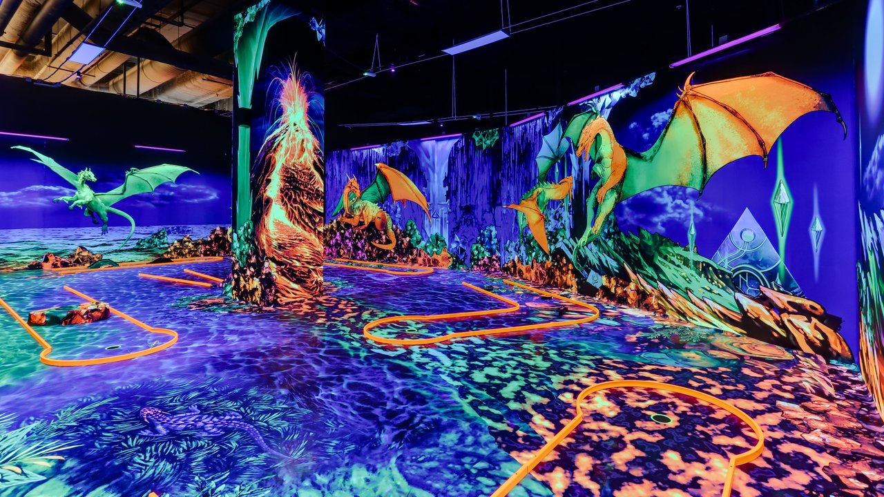 Развлекательный центр Neon Golf на Автозаводской улице