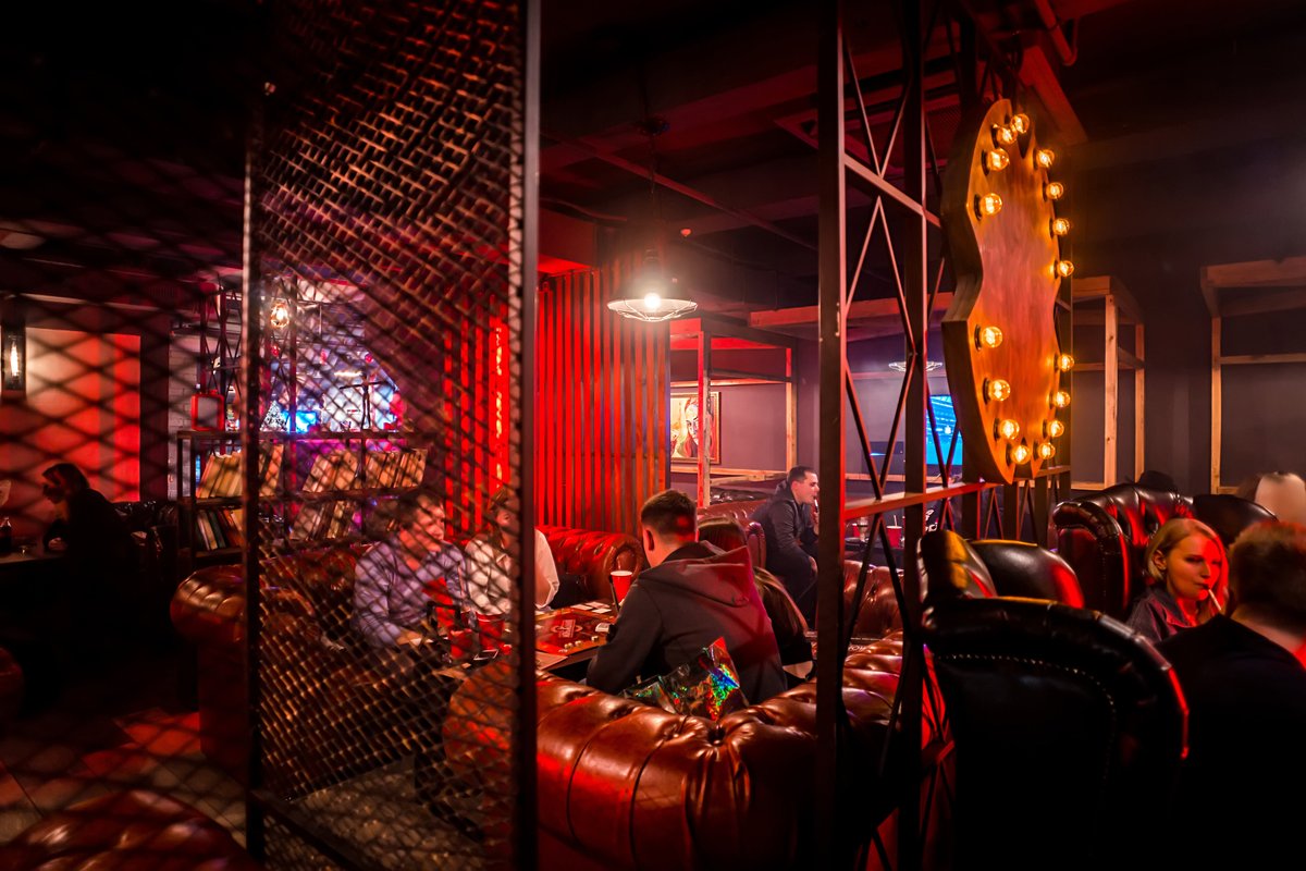 Международная сеть лаундж-баров Hookahplace на улице Барклая