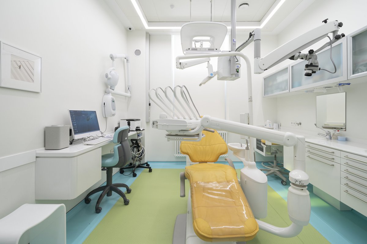 Стоматологическая клиника InWhite Medical на Мосфильмовской улице 